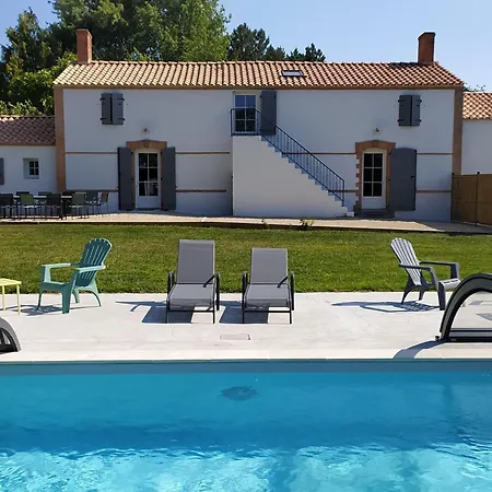Maison Familiale Avec Babyfoot Et Piscine Chauffee - Fr-1-426-597