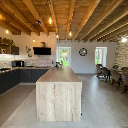 Maison Familiale Avec Babyfoot Et Piscine Chauffee - Fr-1-426-597 *