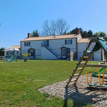 Maison Familiale Avec Babyfoot Et Piscine Chauffée - Fr-1-426-597 * Soullans